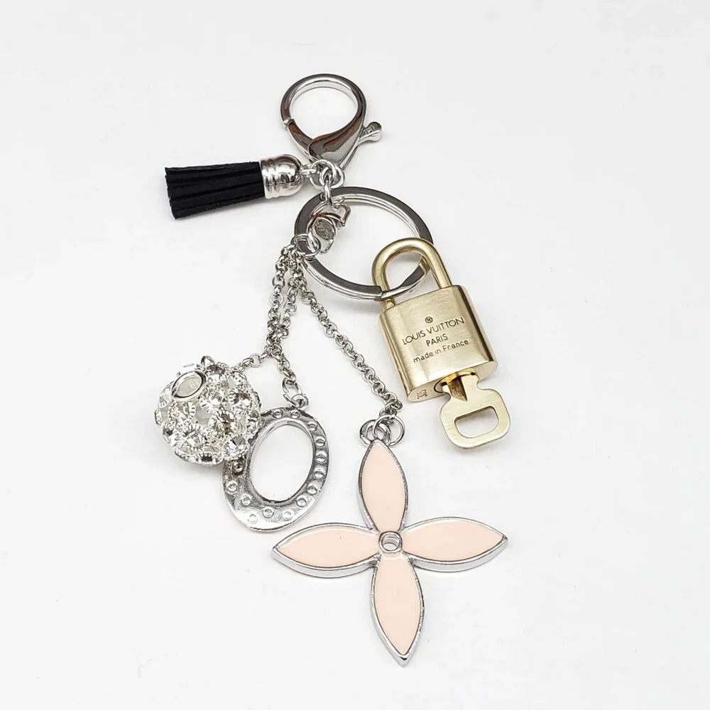 Louis Vuitton Authentic Gold Lock 🔒 Unbranded Flower Keychain Charm for Bags